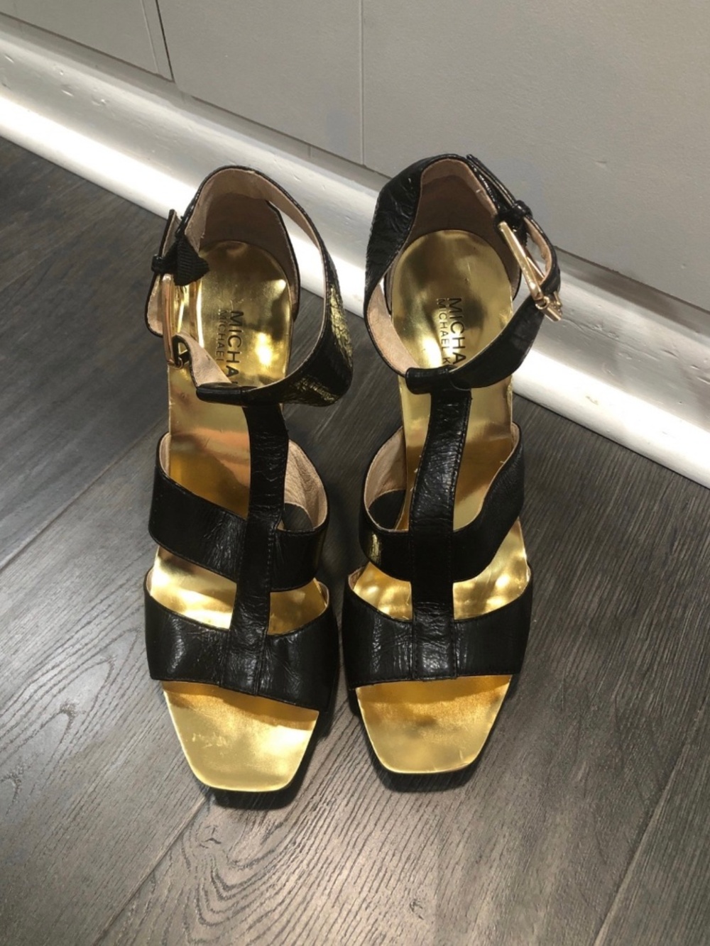 Sexy MICHAEL KORS Black Gold Strappy High Heeled Shoes 7.5M